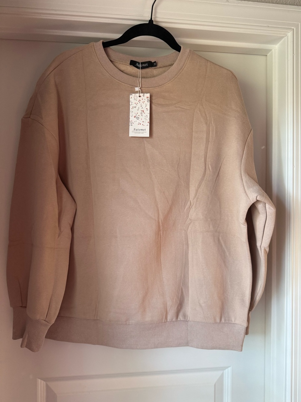 Automet Women’s Beige Crewneck Pullover - M